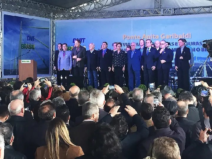 Ponte Anita Garibaldi será inaugurada em instantes