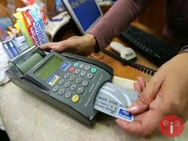 Compras com cartões de débito e crédito crescem 17% 