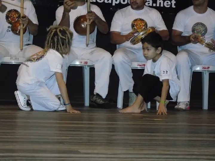 Encontro de capoeira reúne cerca de 100 crianças