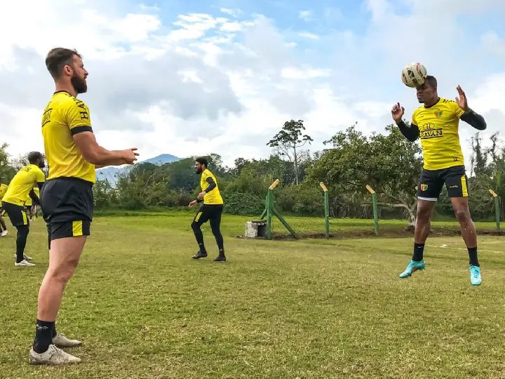 Brusque realiza treino no CT e viaja para Ponta Grossa