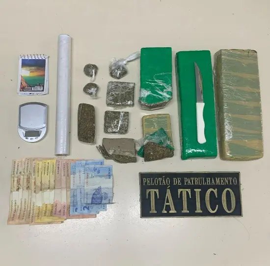 Encurralado ao tentar fugir, homem &eacute; preso com droga e dinheiro