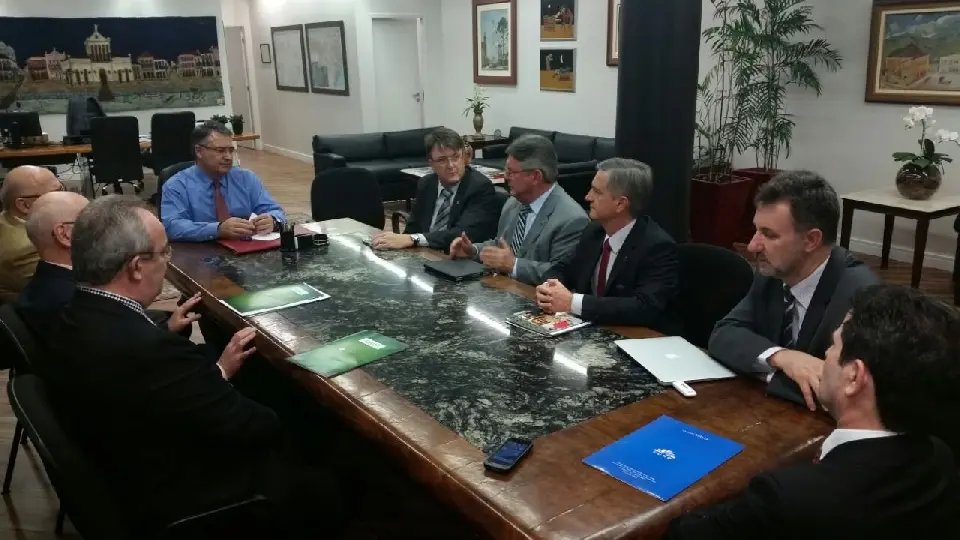 Unifebe participa de audiência com Colombo