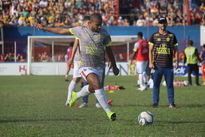 Lateral direito &eacute; confirmado na Ponte Preta 