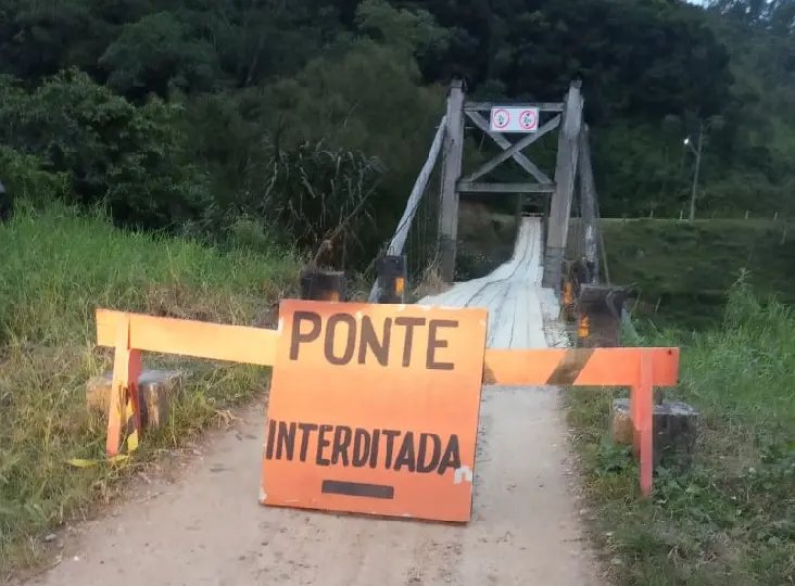 Ponte p&ecirc;nsil da Cristalina &eacute; interditada ap&oacute;s rompimento de cabo de a&ccedil;o