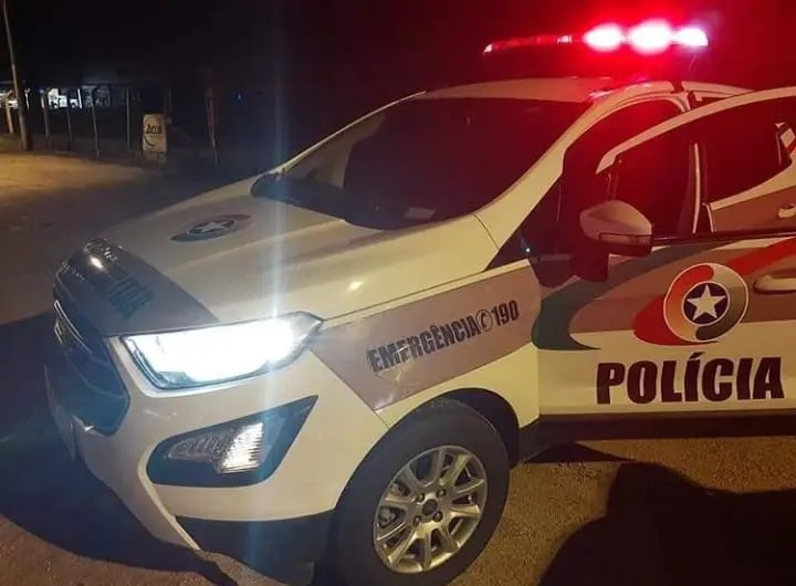 Homem &eacute; morto ap&oacute;s invadir resid&ecirc;ncia da ex-companheira e agredi-la, em Brusque