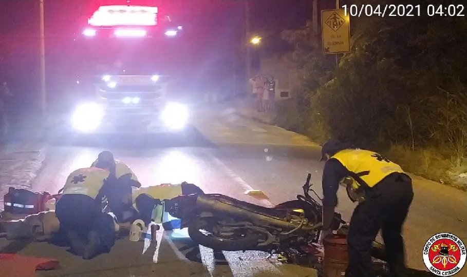 Motociclista &eacute; levado para hospital inconsciente ap&oacute;s acidente, em Brusque