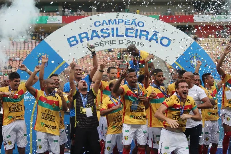 Equipe e ta&ccedil;a chegam a Brusque esta tarde
