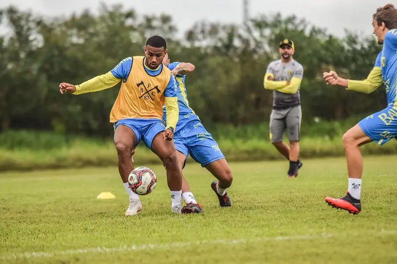 Brusque intensifica treinamentos visando jogo contra o Herc&iacute;lio Luz 
