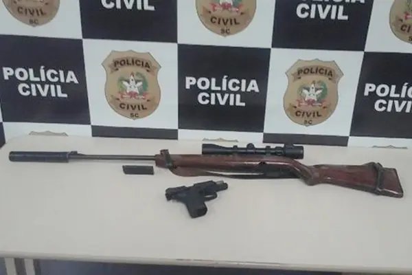 Empres&aacute;rio amea&ccedil;a fiscal da Prefeitura com arma de fogo