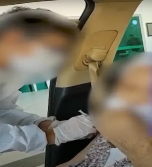 (V&iacute;deo) Prefeitura de Cambori&uacute; afasta enfermeira que simulou aplicar vacina