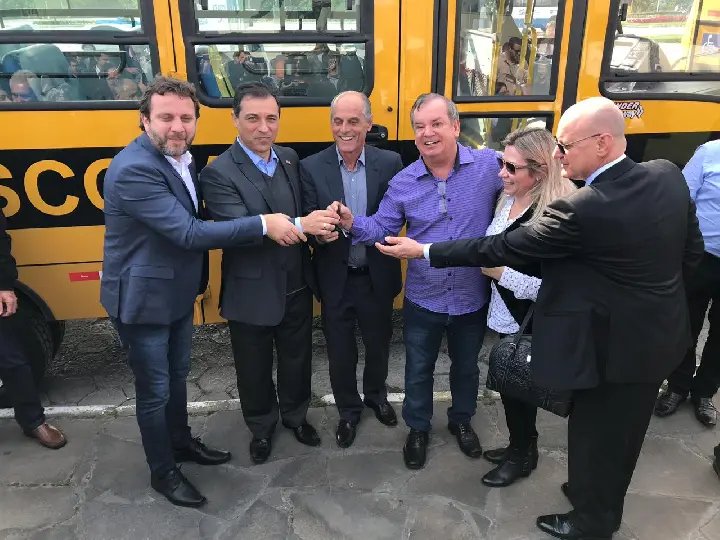 Bancada catarinense conclui a entrega de 116 &ocirc;nibus escolares 