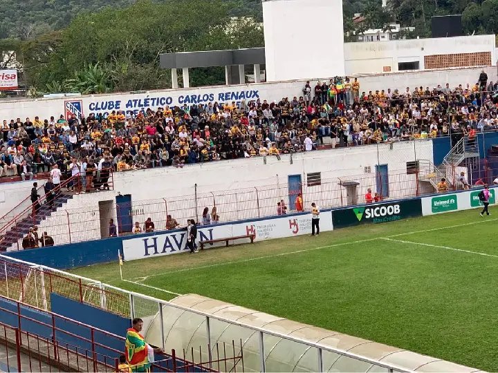 Torcedores chegando no caldeir&atilde;o do Augusto Bauer
