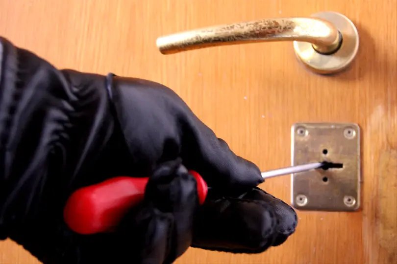 Casa é arrombada e tem objetos furtados em Dom Joaquim
