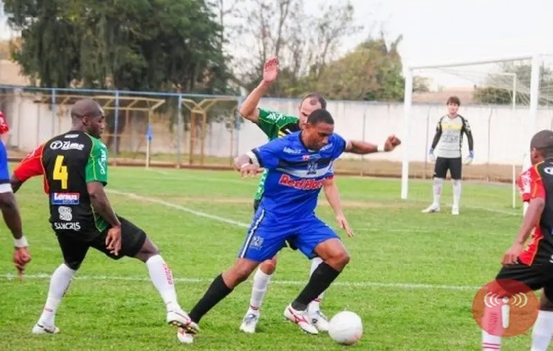Bruscão vence Tubarão no sufoco