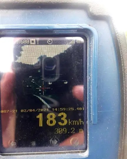 Motorista &eacute; flagrado a 180Km/h na Ant&ocirc;nio Heil