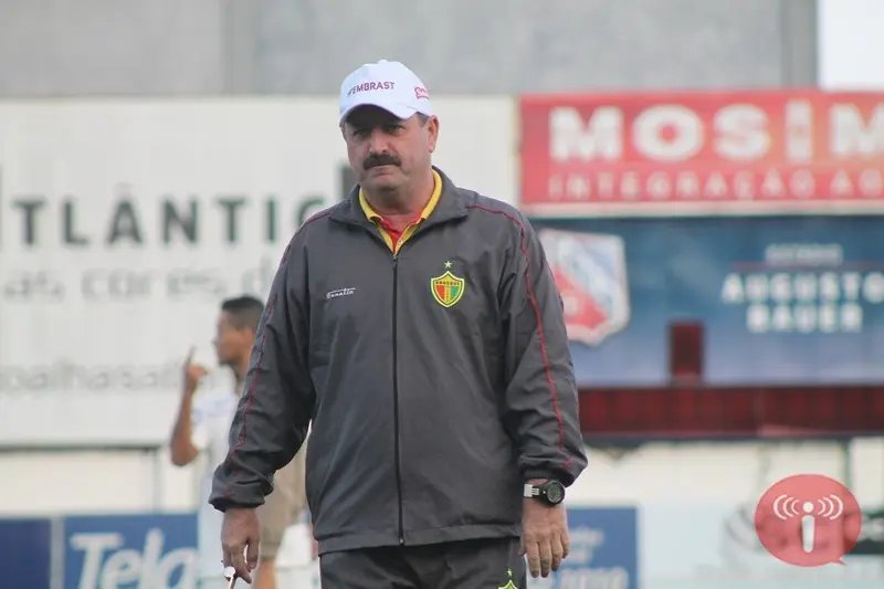 A dúvida de Leandro Campos está no meio-campo