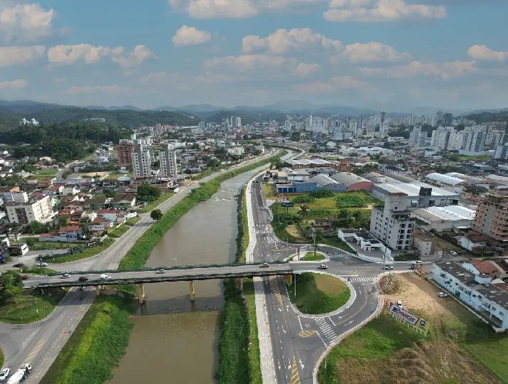 Brusque sobe 10 posi&ccedil;&otilde;es em um ano no ranking nacional de competitividade
