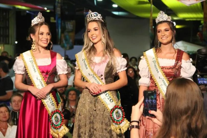 Fenarreco tem 13 candidatas na disputa pelo t&iacute;tulo de rainha da 36&ordf; edi&ccedil;&atilde;o