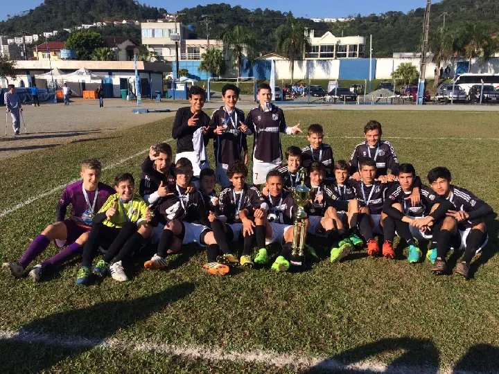 Após título no Sub-16, Santos Dumont leva também a taça da categoria Sub-14 na BC CUP 