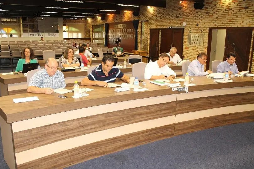 Câmara aprova recuos de 15 metros