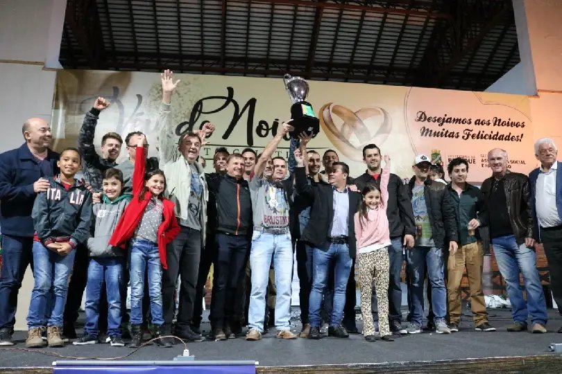 &Aacute;guas Claras comemora oficialmente o bicampeonato dos JACOBs