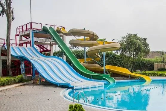 Parque aqu&aacute;tico indenizar&aacute; cliente por acidente em tobog&atilde; 