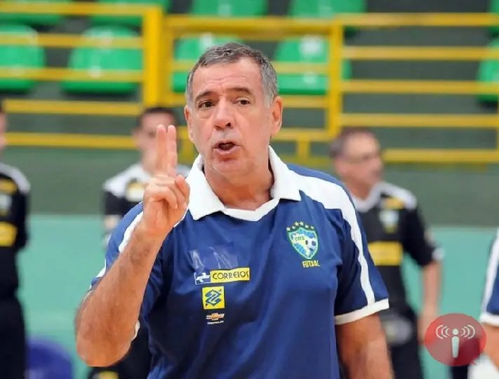 Treinador da seleção observa Liga Futsal Feminina