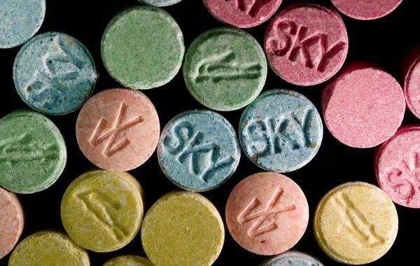 Ecstasy e maconha encontrados com jovem no Limeira