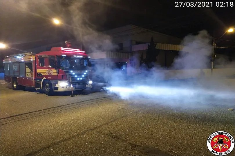 Briga de casal resulta em roupa queimada na rua