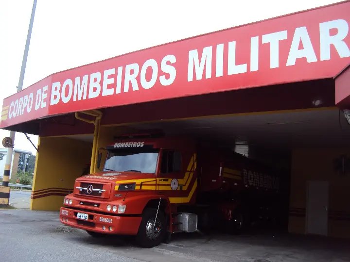 Prefeitura entrega novo veículo aos Bombeiros