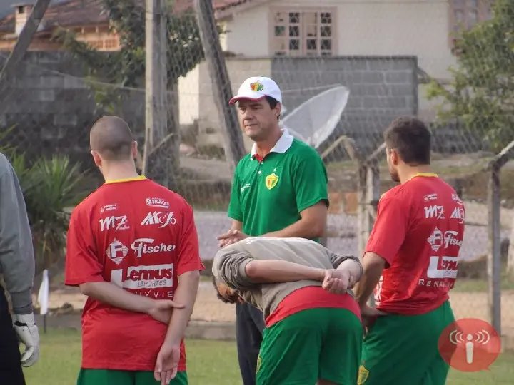 Zagueiro e lateral fora de abertura do returno
