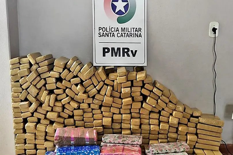 PMRv e PRF apreendem quase 232 kg de maconha 