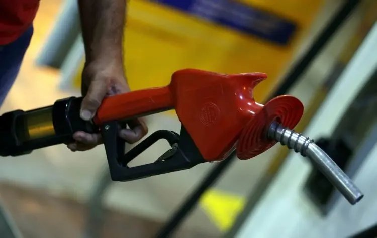 Petrobras aumenta preço da gasolina em 0,7%; diesel sobe 0,8% 