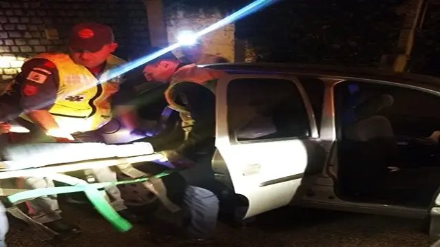 Carro bate em guardrail na Gustavo Halfpap