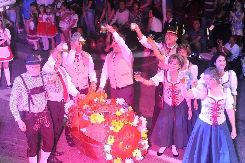 Reuni&atilde;o esclarece d&uacute;vidas sobre o desfile da 35&ordf; Fenarreco