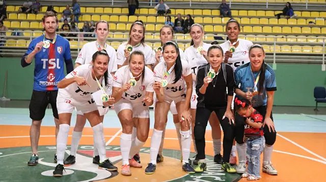 Steffen vence &Aacute;guas Claras e conquista o Futsal Feminino