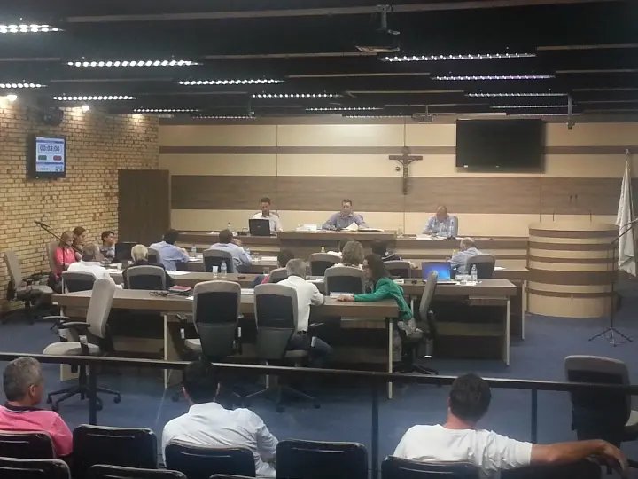 Martins diz que Roza deixou dinheiro para obra