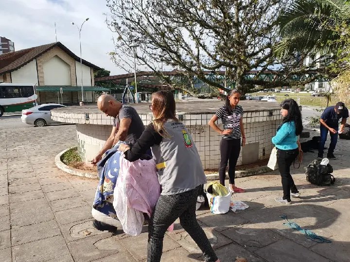 Assist&ecirc;ncia Social e Pol&iacute;cia Militar fazem opera&ccedil;&atilde;o de ordem na Pra&ccedil;a Gilberto Colzani