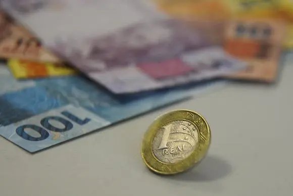Governo estima impacto de R$ 12 bilhões com mínimo de R$ 979