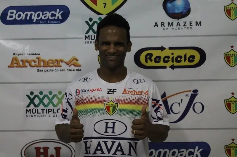 Nequinha chega mostrando o bom humor de sempre