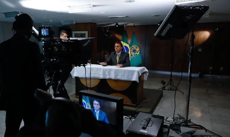 Bolsonaro diz que Brasil ser&aacute; autossuficiente na produ&ccedil;&atilde;o de vacinas