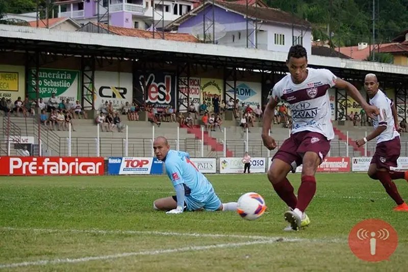 Atacante Jean Carlos acerta com o clube