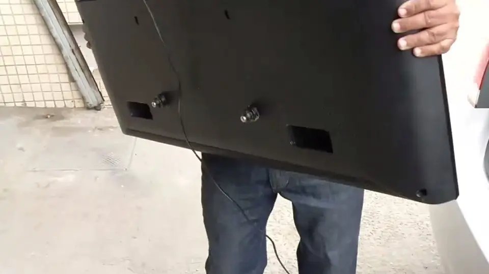 TV de 50 polegadas é levada de casa em reforma