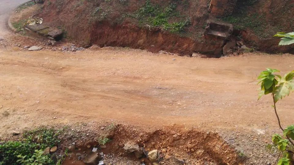 Moradores pedem conserto de rua no Ponta Russa