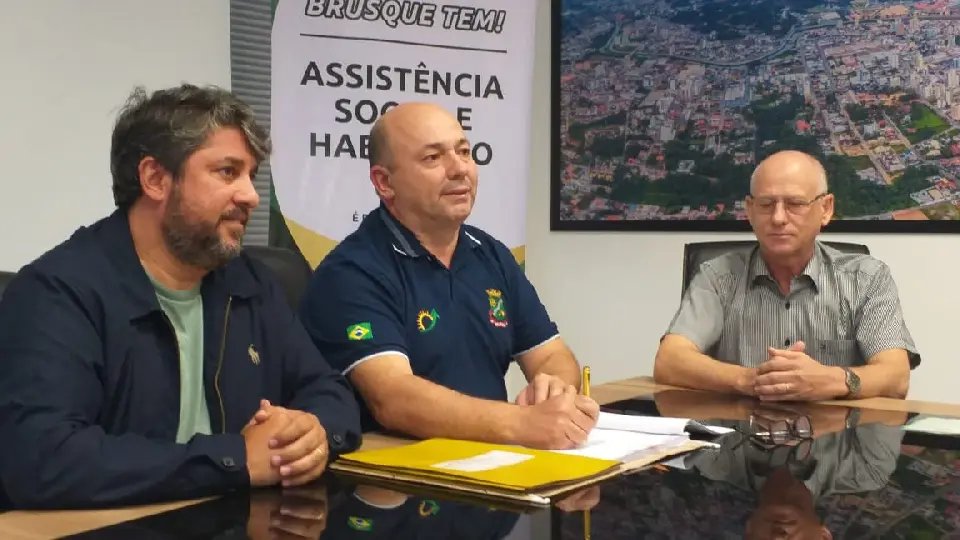 Prefeitura renova conv&ecirc;nio com a Apae de Brusque