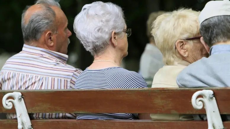Publicada lei que garante prioridade especial a idosos maiores de 80 anos