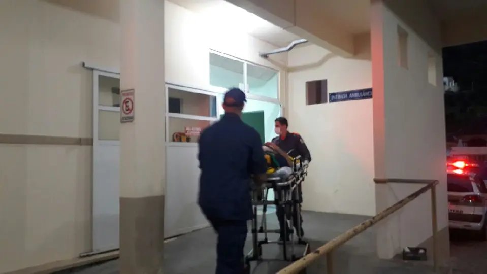 Briga generalizada termina com um ferido a golpes de facão
