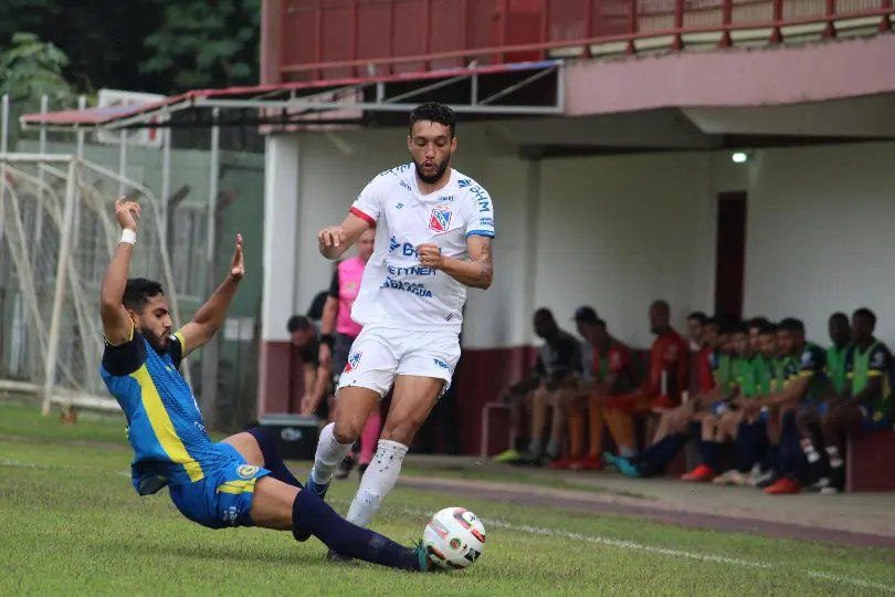 Com um  jogador a menos, Carlos Renaux bate Na&ccedil;&atilde;o