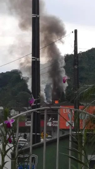 V&Iacute;DEO: Inc&ecirc;ndio em resid&ecirc;ncia no Bairro Guarani 