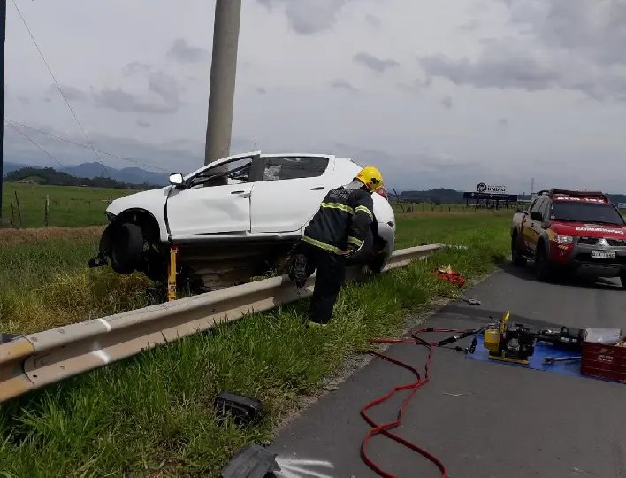 Jovem de 24 anos morre em acidente na BR 470